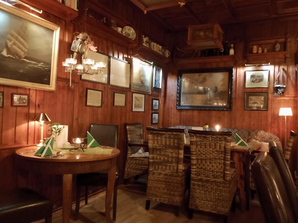 Pension & Restaurant "Alte Schule" Kluis Dış mekan fotoğraf