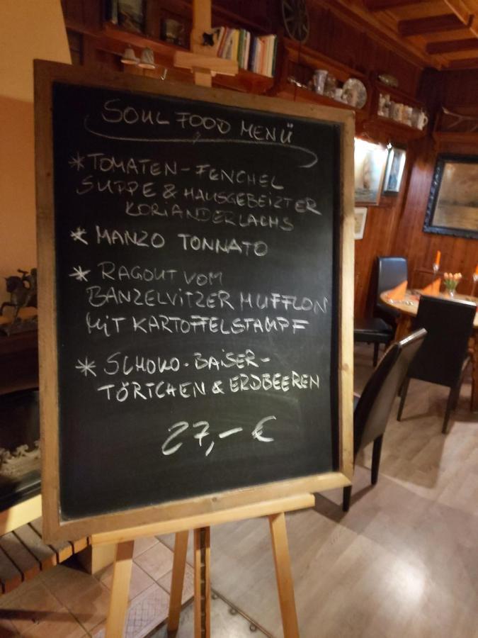 Pension & Restaurant "Alte Schule" Kluis Dış mekan fotoğraf