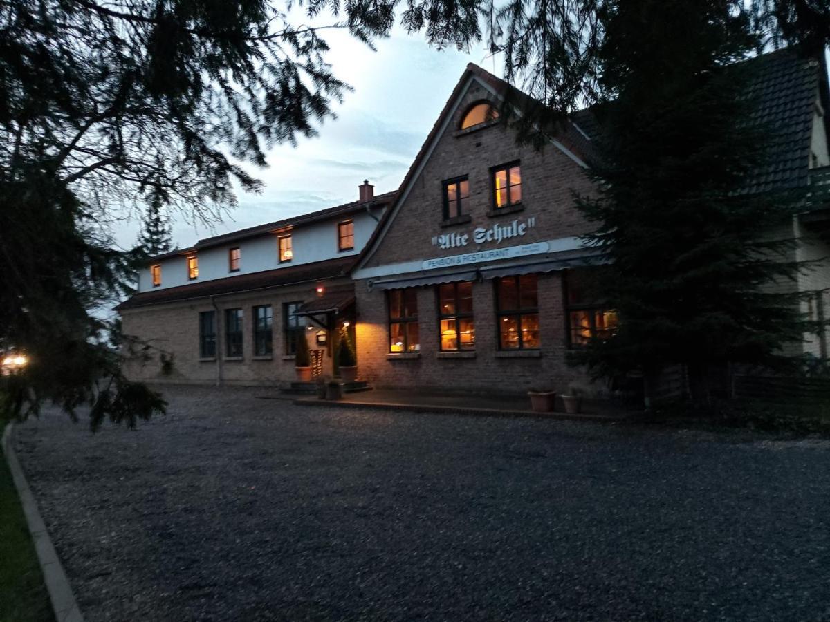 Pension & Restaurant "Alte Schule" Kluis Dış mekan fotoğraf