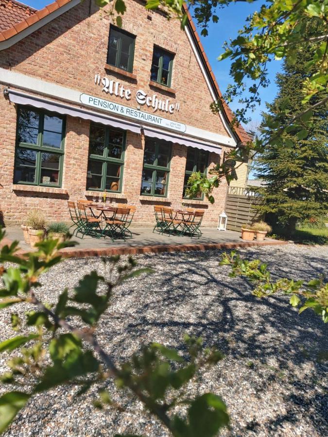 Pension & Restaurant "Alte Schule" Kluis Dış mekan fotoğraf