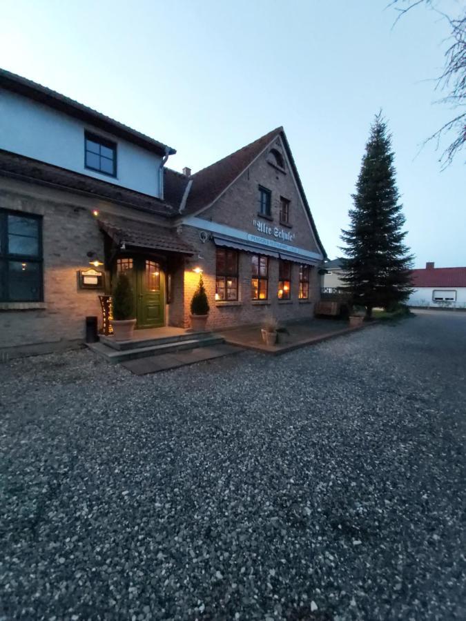 Pension & Restaurant "Alte Schule" Kluis Dış mekan fotoğraf