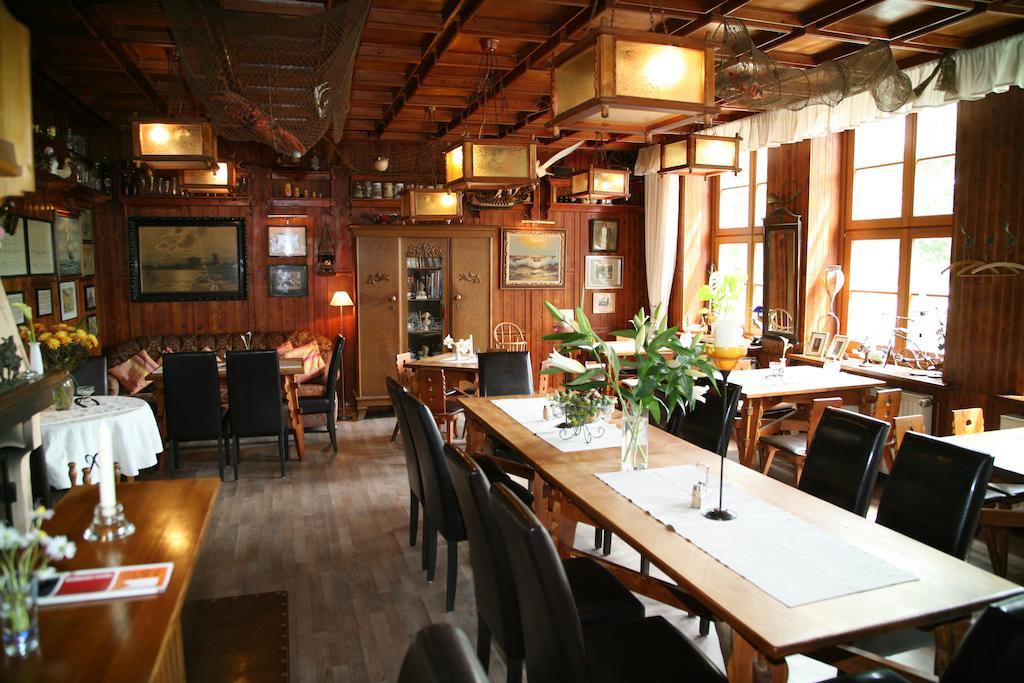 Pension & Restaurant "Alte Schule" Kluis Dış mekan fotoğraf
