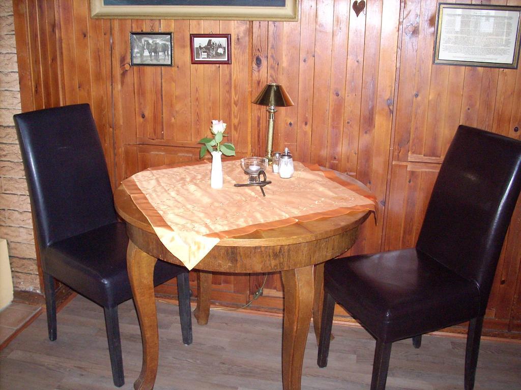 Pension & Restaurant "Alte Schule" Kluis Dış mekan fotoğraf