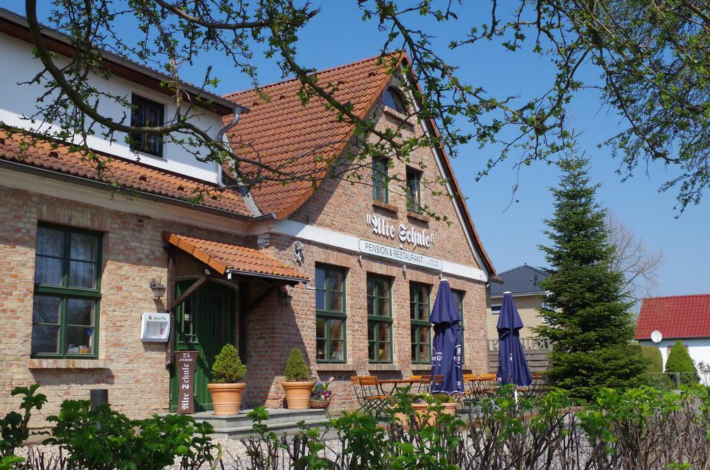 Pension & Restaurant "Alte Schule" Kluis Dış mekan fotoğraf