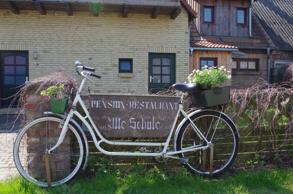 Pension & Restaurant "Alte Schule" Kluis Dış mekan fotoğraf