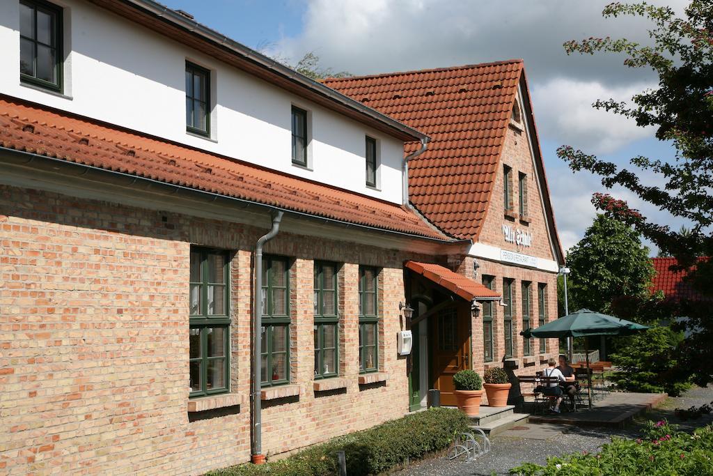 Pension & Restaurant "Alte Schule" Kluis Dış mekan fotoğraf