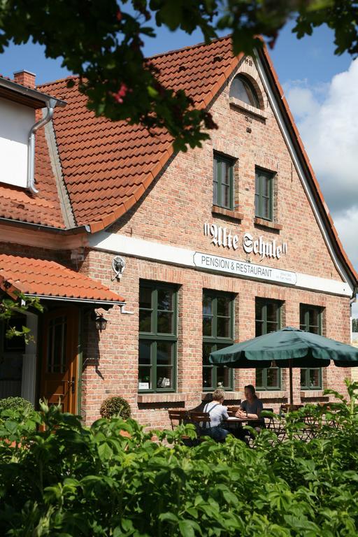 Pension & Restaurant "Alte Schule" Kluis Dış mekan fotoğraf