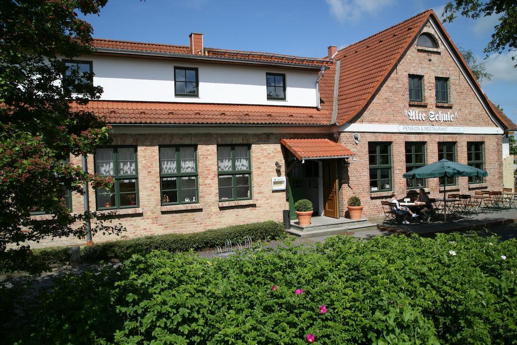 Pension & Restaurant "Alte Schule" Kluis Dış mekan fotoğraf